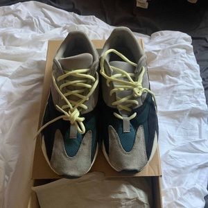 YEEZY BOOST 700
